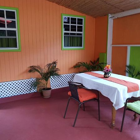 Salz Cozy Inn Roseau Exterior foto